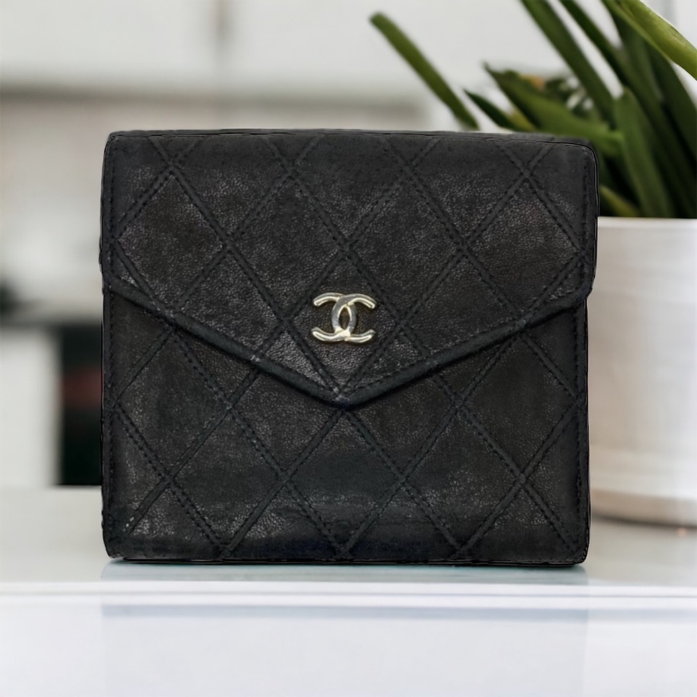 Authentic CHANEL Black Quilted Timeless Vintage Compact Leather Wallet & Coin